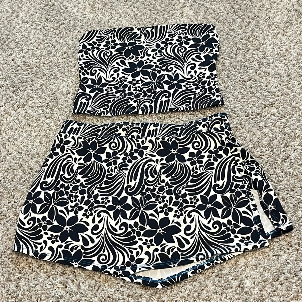 Frankie’s Bikinis Nicole Burn Out Floral Mini Skirt and Bandau Top Set Size S/M
